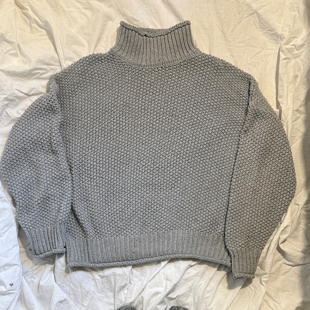 Women’s Oversized Gray Turtleneck Sweater